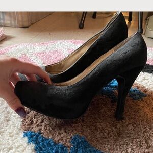 Black Glittery High Heels with Pointed Toe